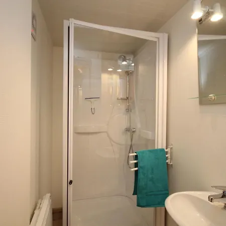 Apartment T3 Au Mont-dore Avec Wifi Et Balcon, Pres Du Centre - Fr-1-608-84 Le Mont-Dore